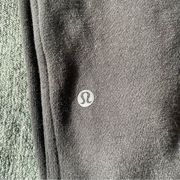 Lululemon Scuba Relaxed High-Rise Jogger
Black Size 4 - Picture 9 of 13